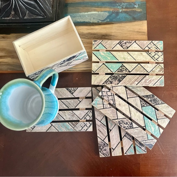 Mini Pallet & Crate Coaster Set colorful ship lap. 4 Coasters w/ crate - Picture 5 of 6